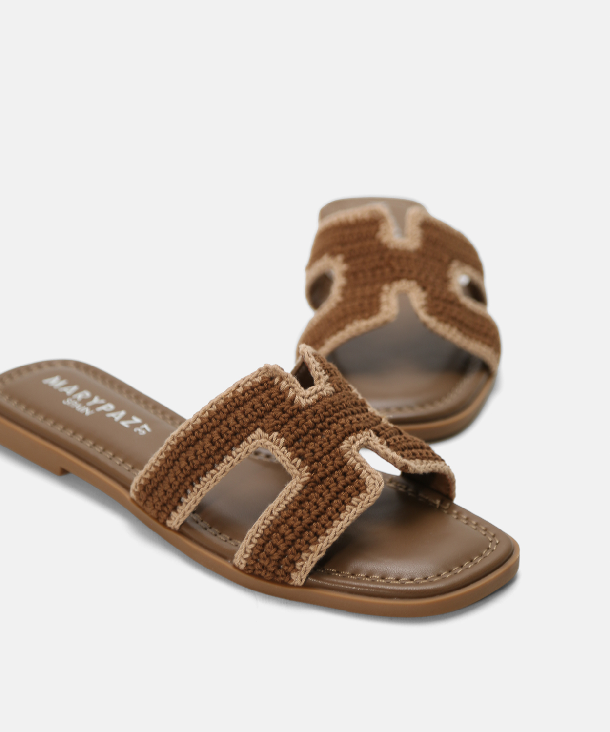 Sandalia plana bordada image number null